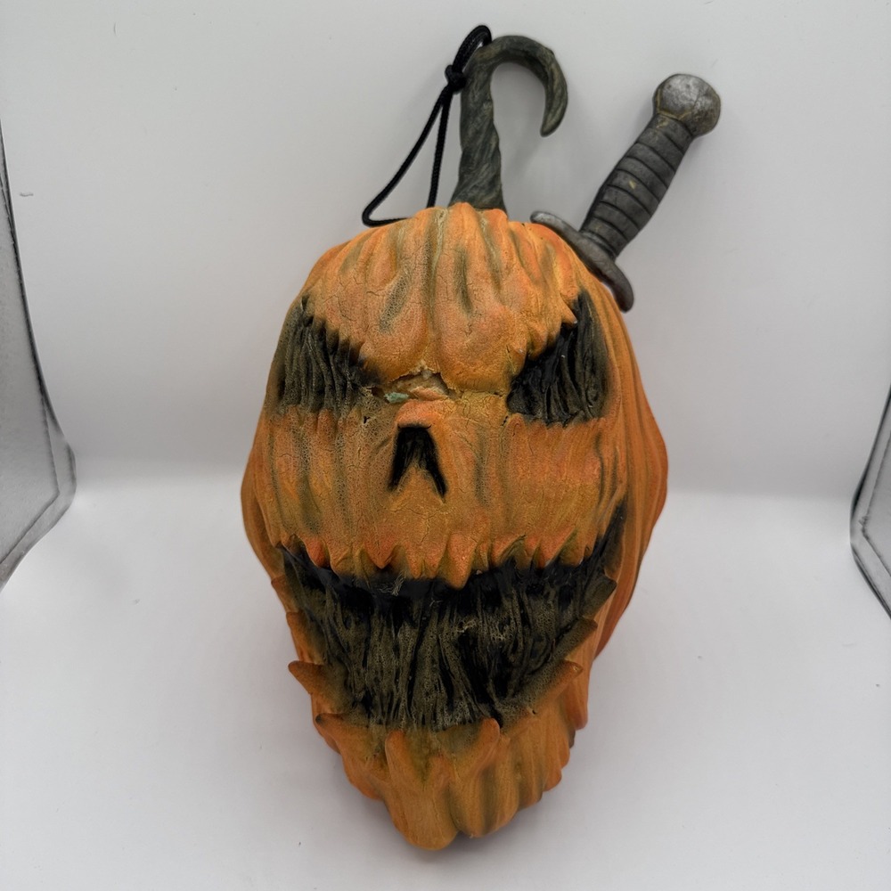 2015 Spirit Halloween Pumpkin Knife Hanging Head Rare